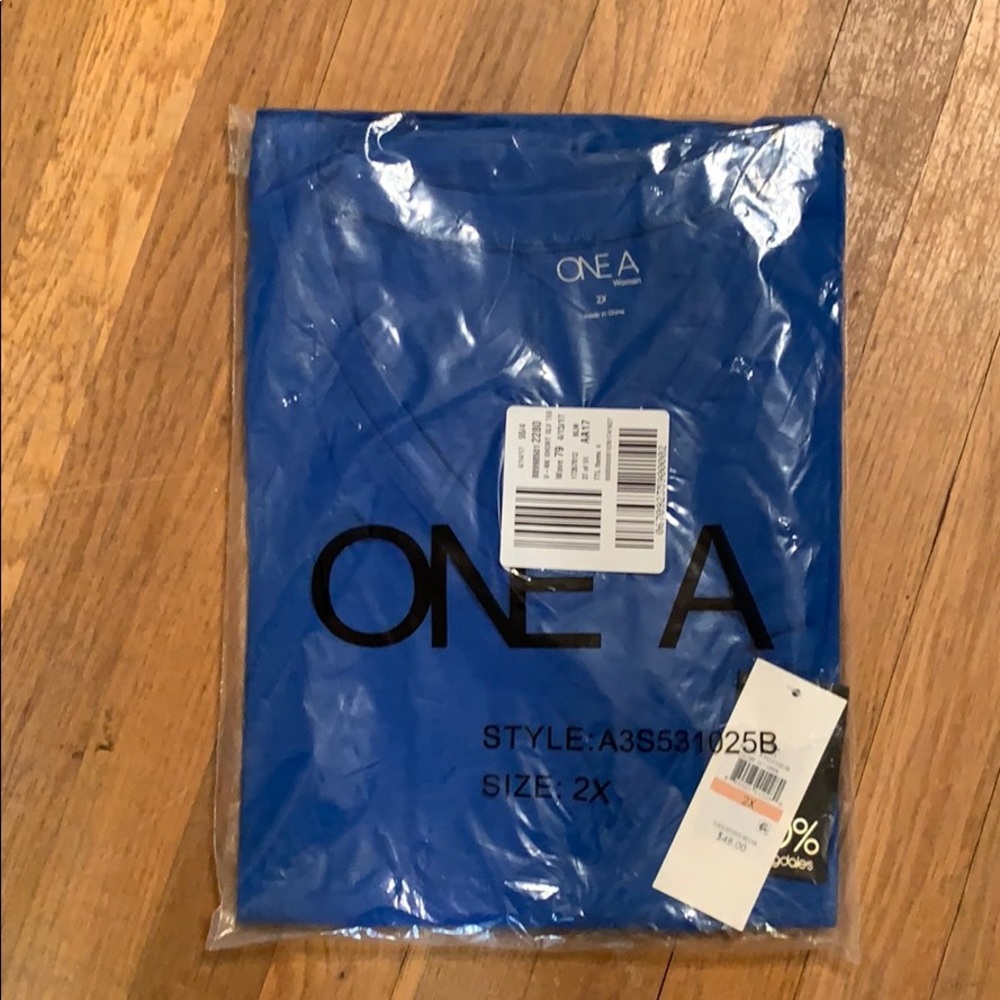 ONE A short sleeved T-shirt